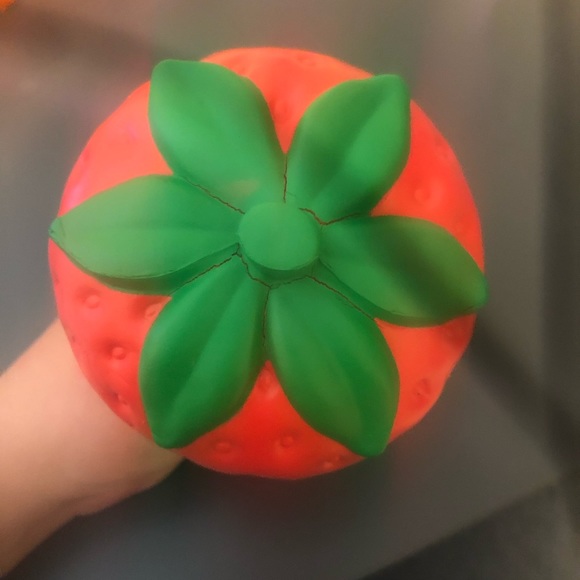 Strawberry squishy - Picture 2 of 2